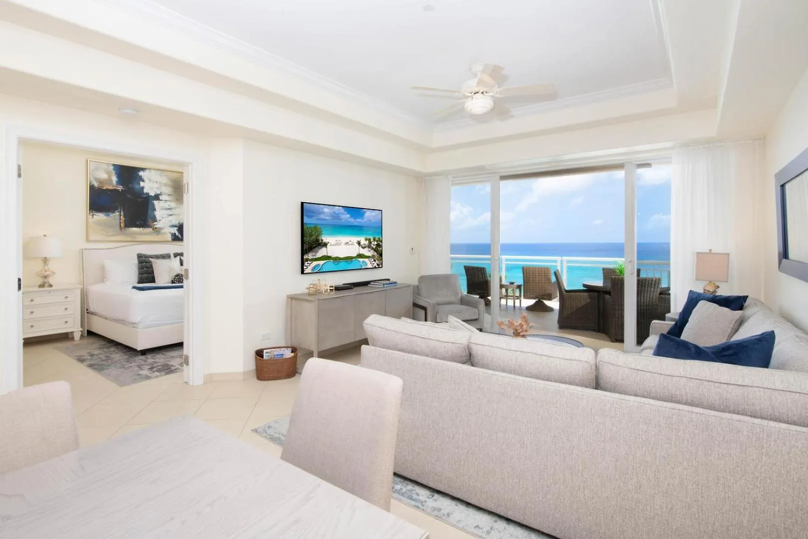 Beachcomber 37 George Town Cayman Adaları